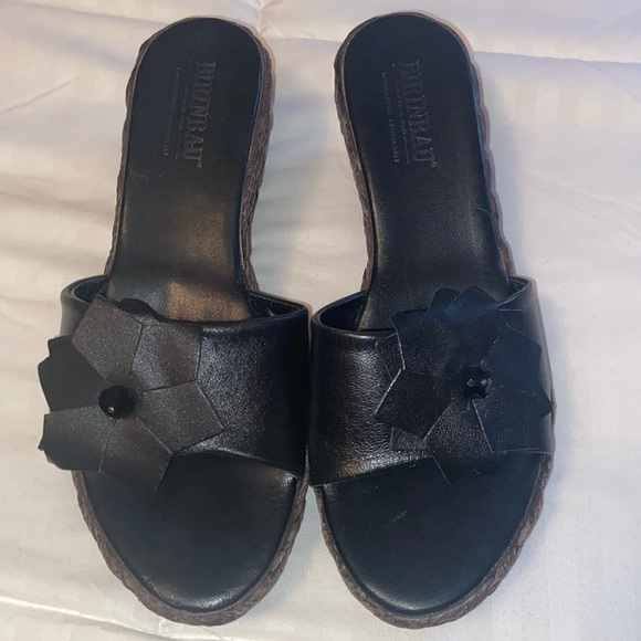 Slip ons from Italy size 38 - Picture 1 of 3